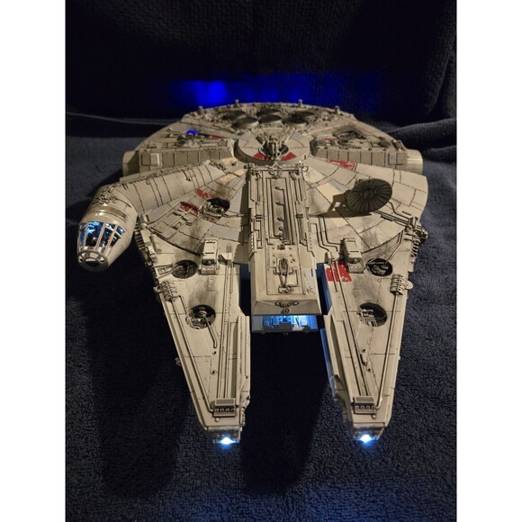 STAR WARS Millennium Falcon 1/72 scale Plastic Model Fine Molds, With LE… - Picture 2 of 16